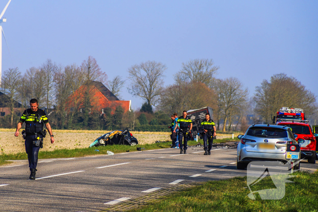 Dodelijk ongeval tussen auto en vrachtwagen