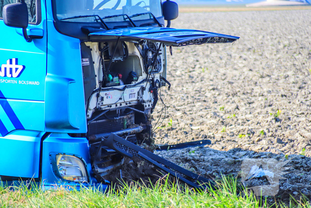 Dodelijk ongeval tussen auto en vrachtwagen