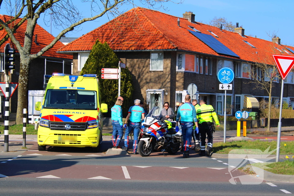 Oudere vrouw gewond bij aanrijding