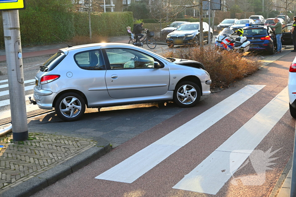 Persoon naar ziekenhuis na aanrijding