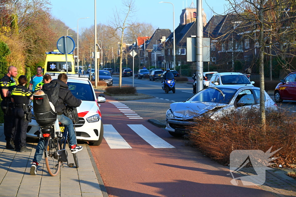 Persoon naar ziekenhuis na aanrijding