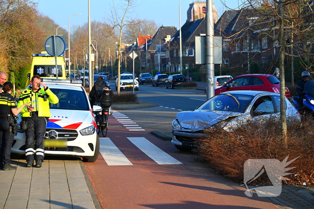 Persoon naar ziekenhuis na aanrijding