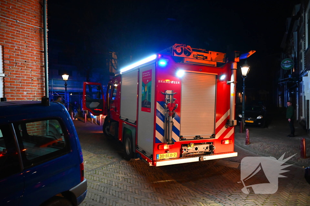 Brandweer ingezet voor brandende rookkast