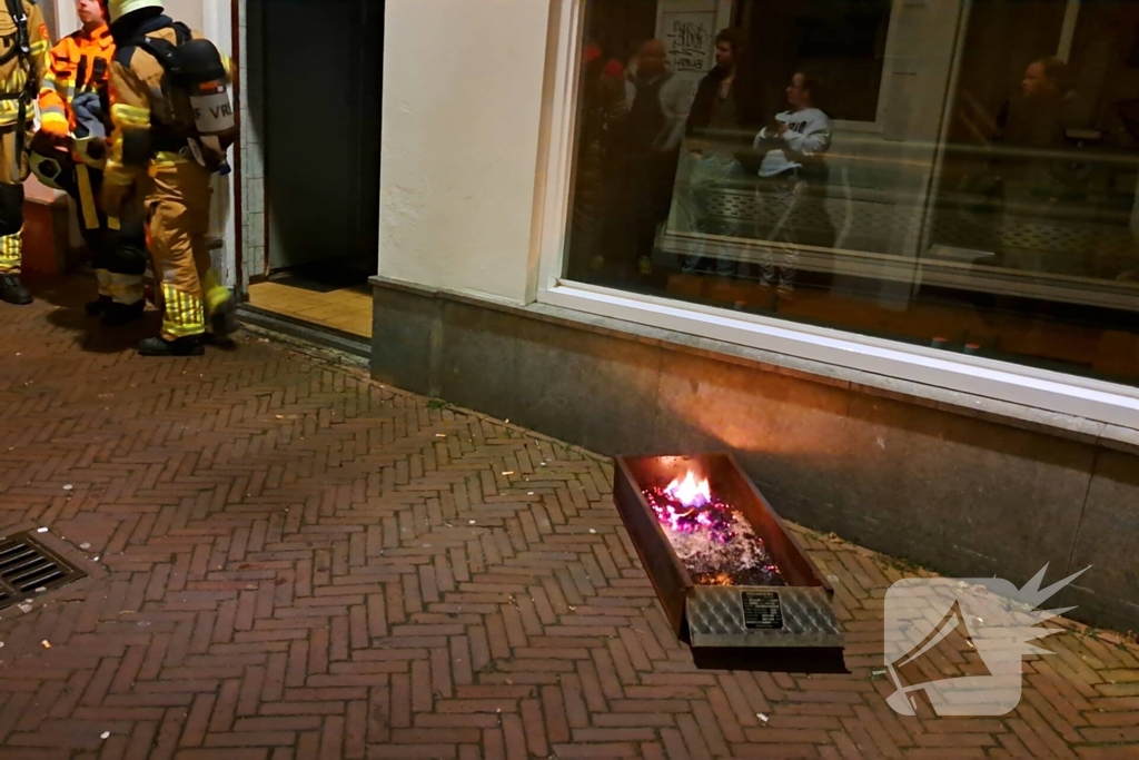 Brandweer ingezet voor brandende rookkast