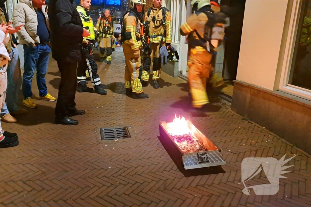 Brandweer ingezet voor brandende rookkast