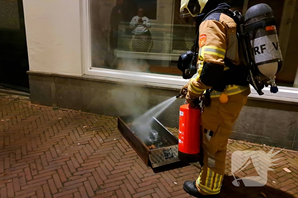 Brandweer ingezet voor brandende rookkast