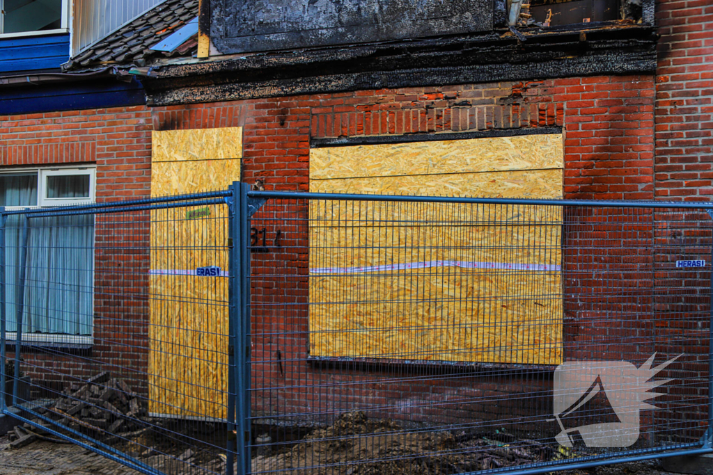 Enorme schade aan woning na heftige brand