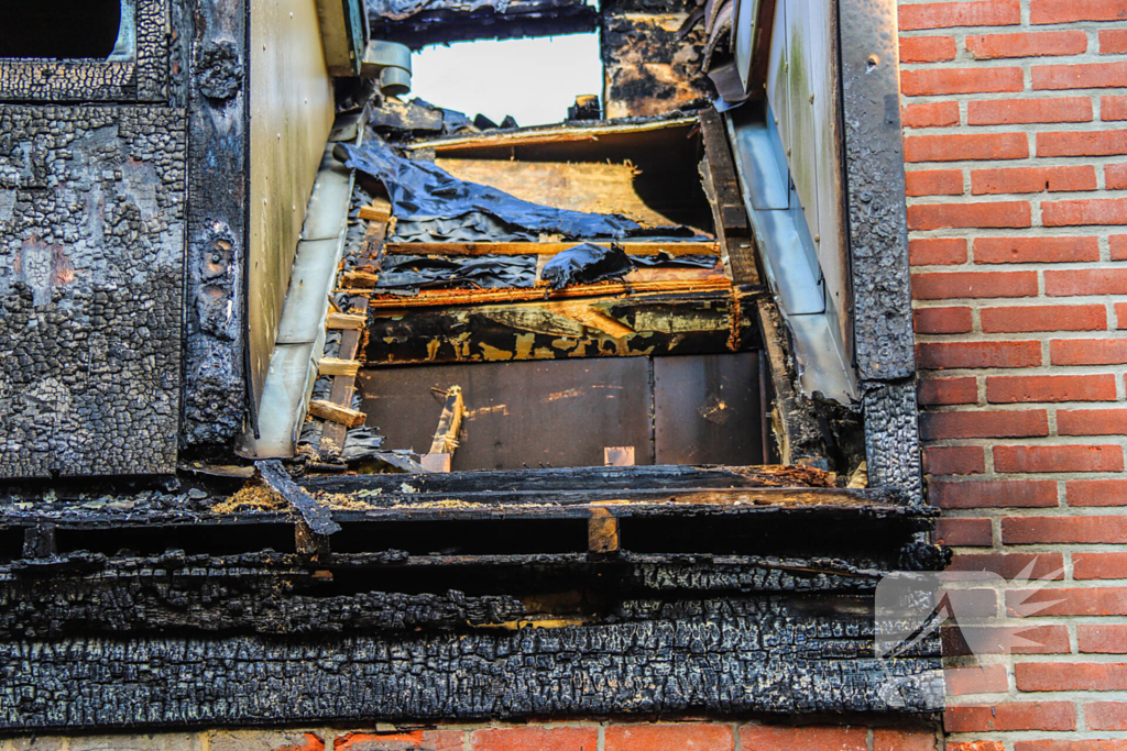 Enorme schade aan woning na heftige brand