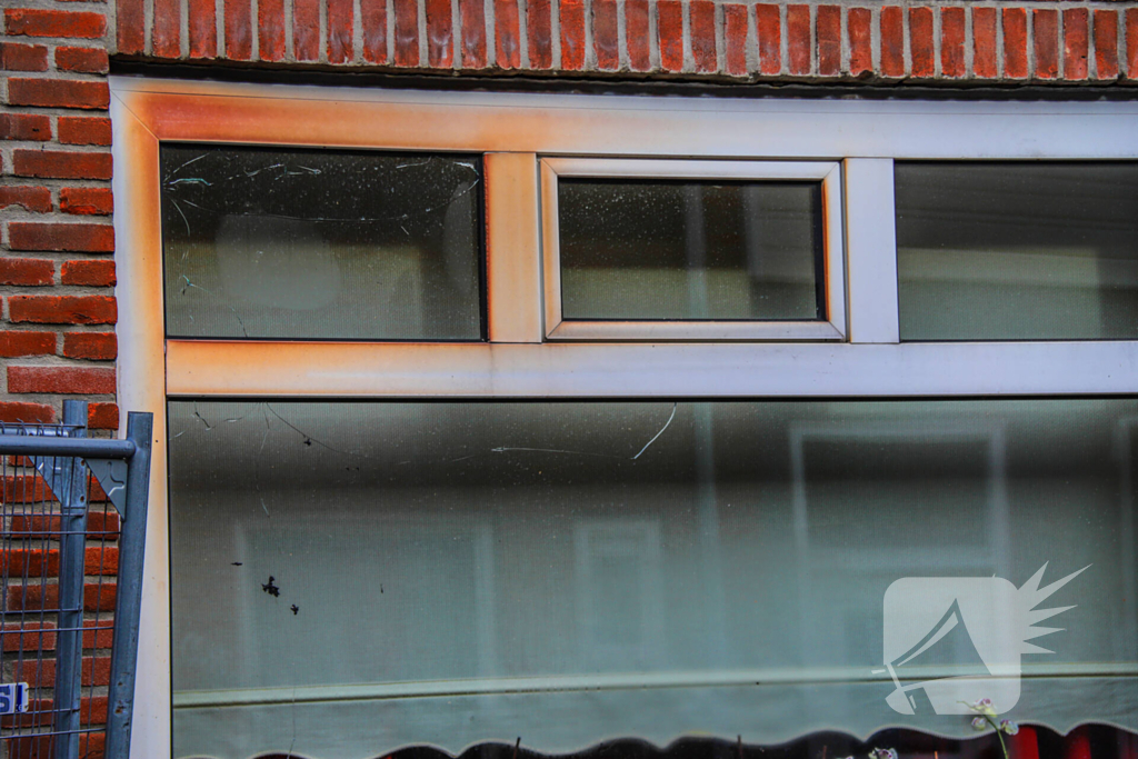 Enorme schade aan woning na heftige brand