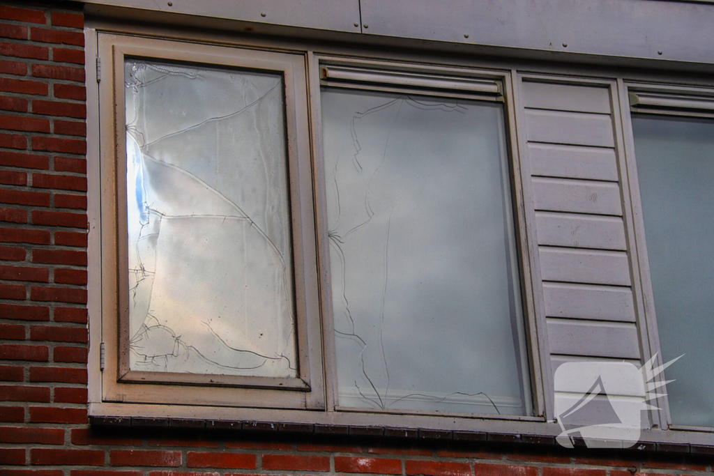 Enorme schade aan woning na heftige brand