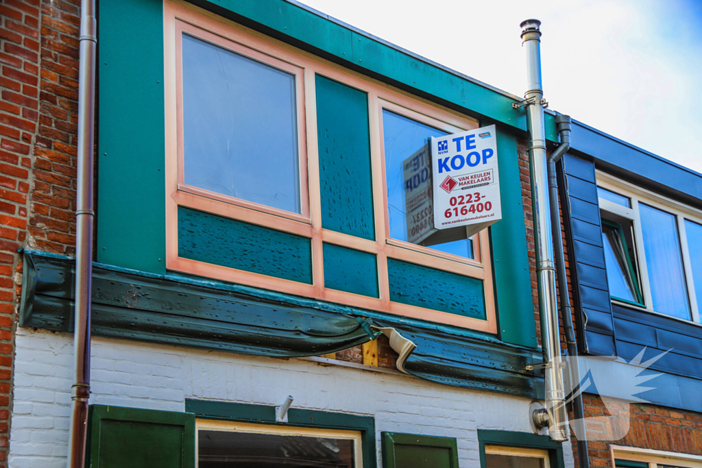 Enorme schade aan woning na heftige brand