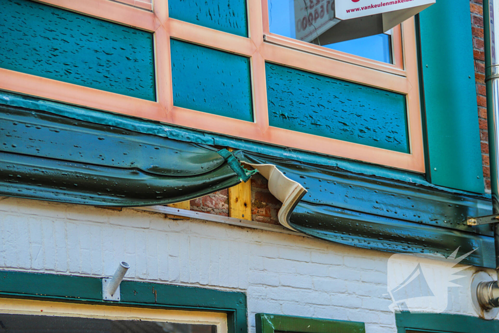 Enorme schade aan woning na heftige brand