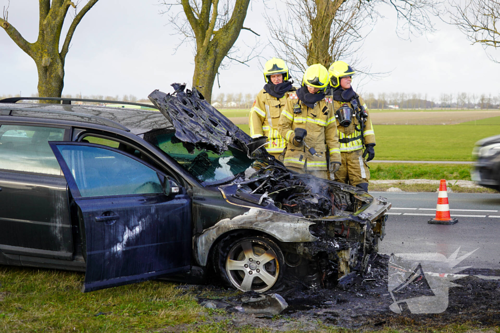 Auto tijdens rijden in brand gevlogen op provinciale weg