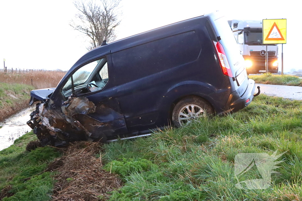 Gewonde naar ziekenhuis na aanrijding