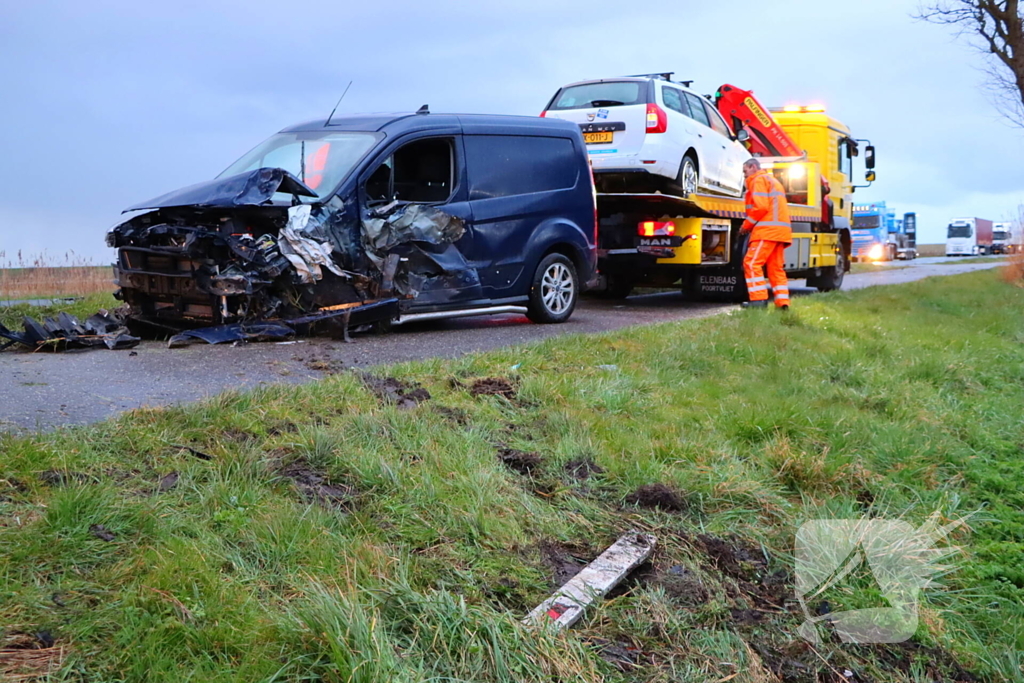 Gewonde naar ziekenhuis na aanrijding