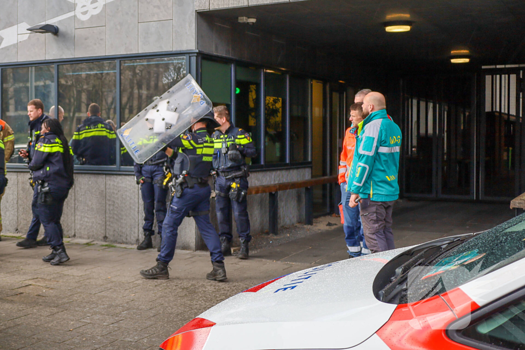 Grote inzet gespecialiseerde eenheden bij opvanglocatie