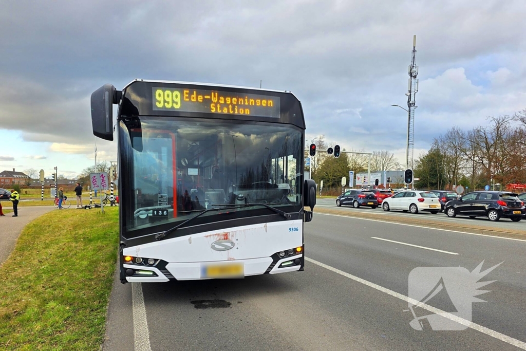 Fietser gewond bij aanrijding met lijnbus