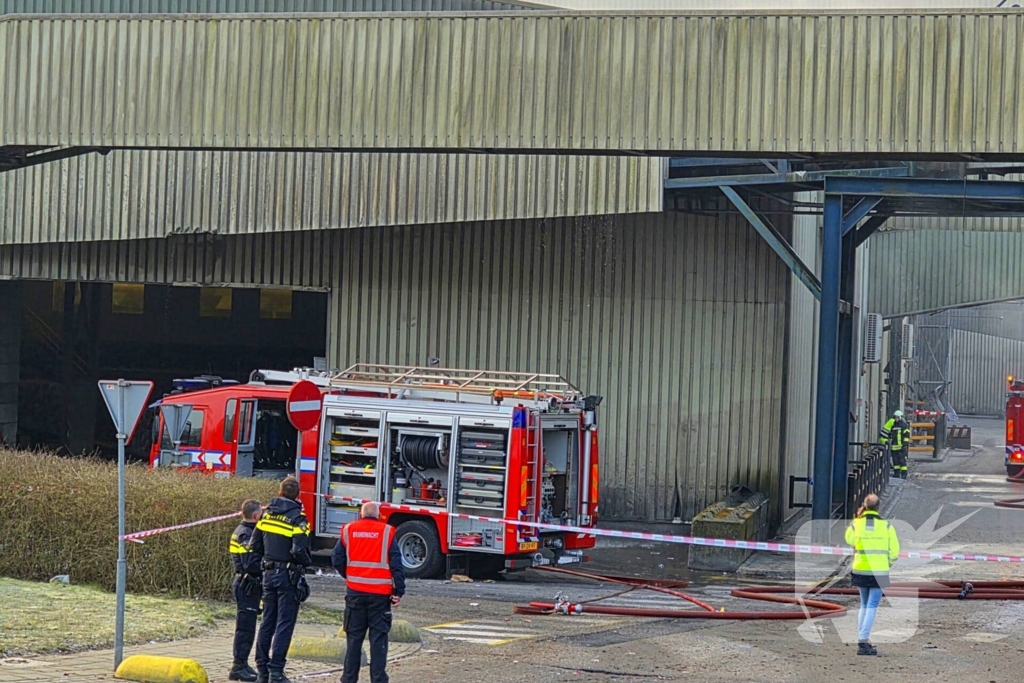 Brand in loods van papierfabriek