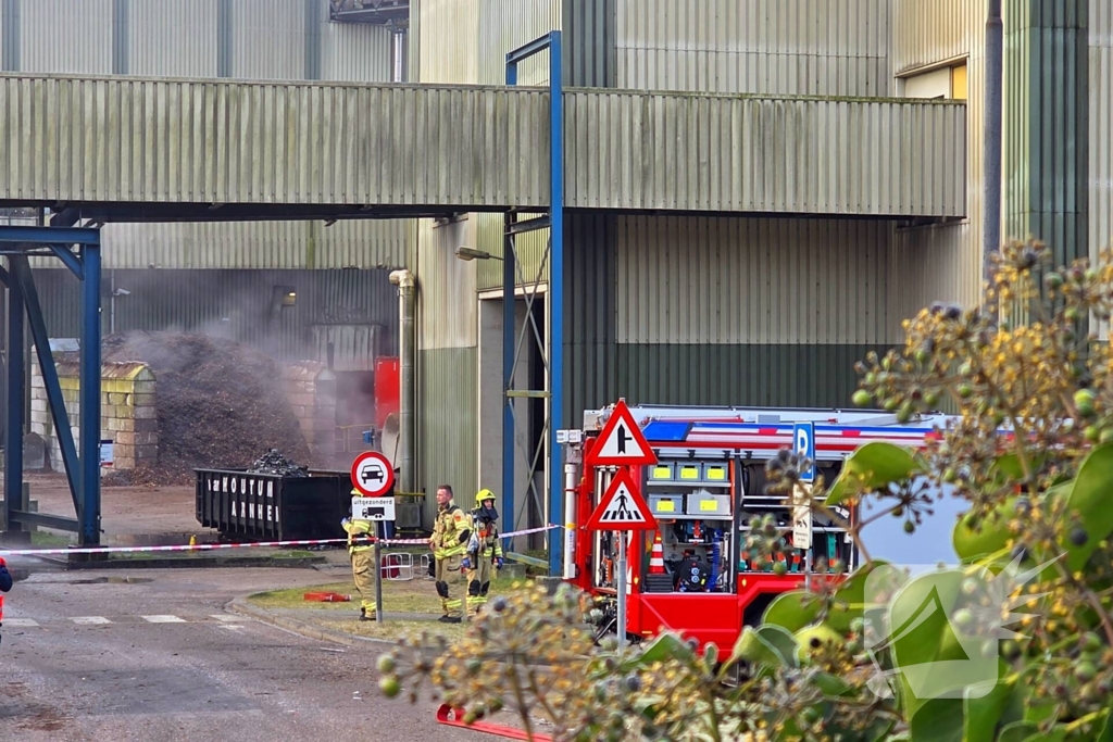 Brand in loods van papierfabriek