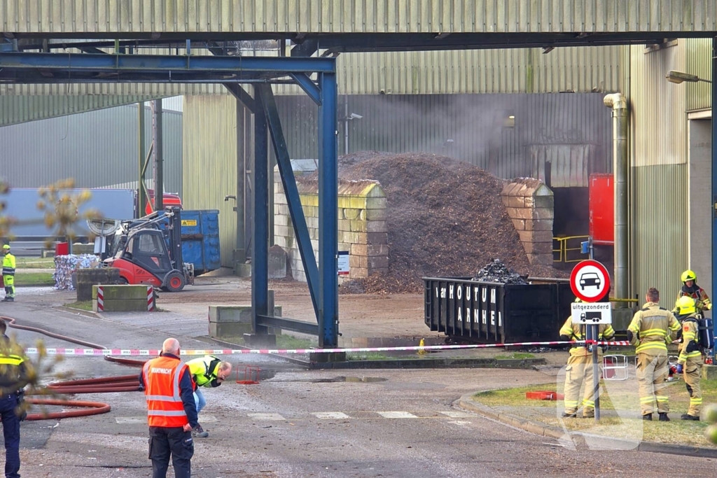 Brand in loods van papierfabriek