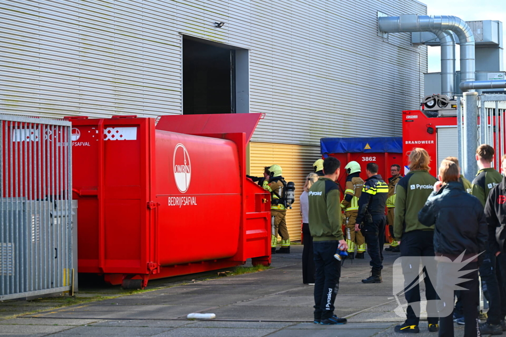 Verkenning van de brand in een loods