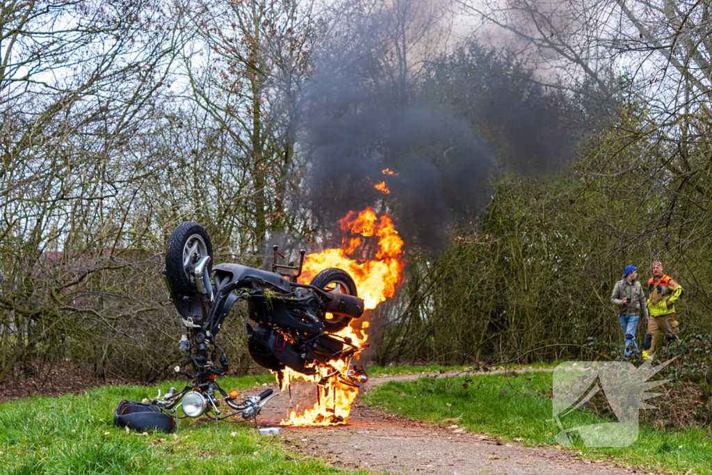 Scooter gaat in vlammen op