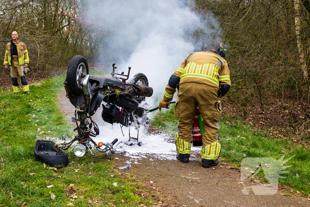 Scooter gaat in vlammen op
