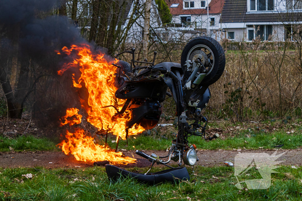 Scooter gaat in vlammen op