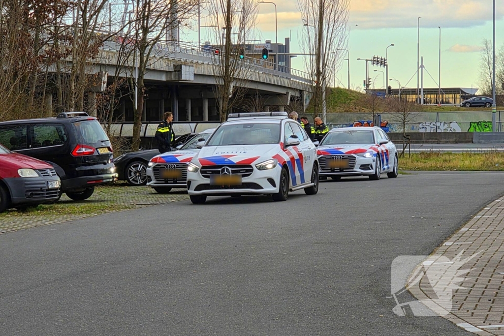Politie haalt auto van snelweg