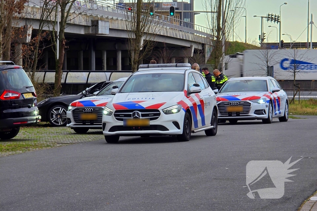 Politie haalt auto van snelweg