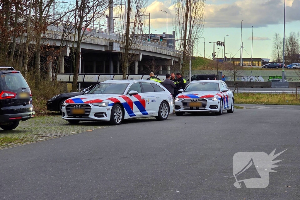 Politie haalt auto van snelweg