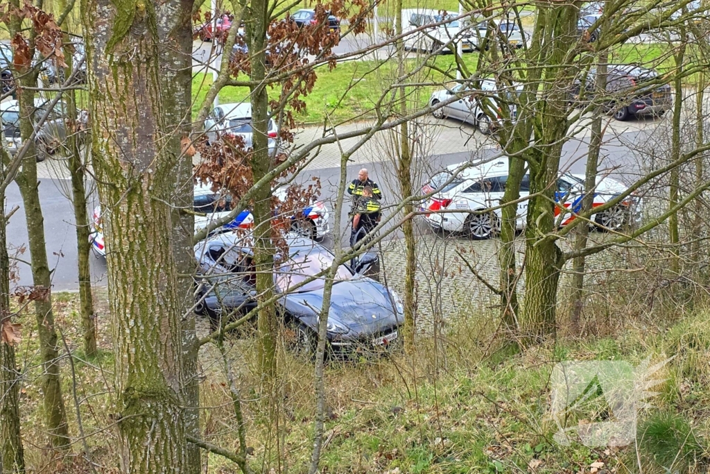 Politie haalt auto van snelweg