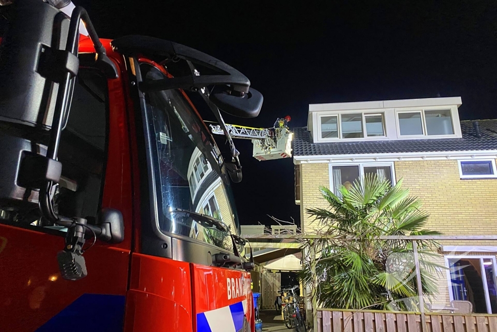 Brand in schoorsteen van woning