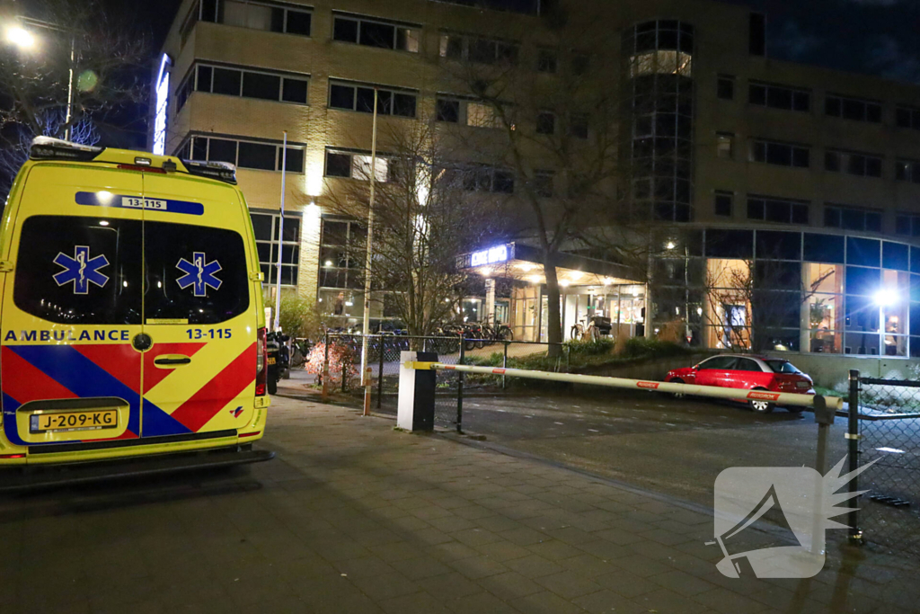 Grote politie-inzet bij hotel voor mogelijke steekincident