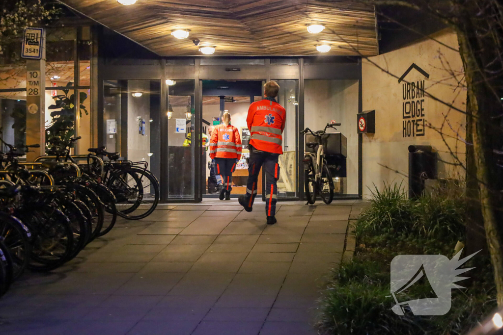 Grote politie-inzet bij hotel voor mogelijke steekincident