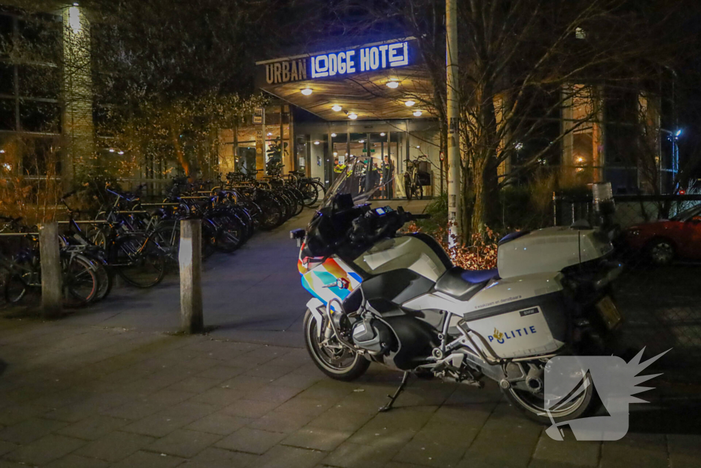 Grote politie-inzet bij hotel voor mogelijke steekincident