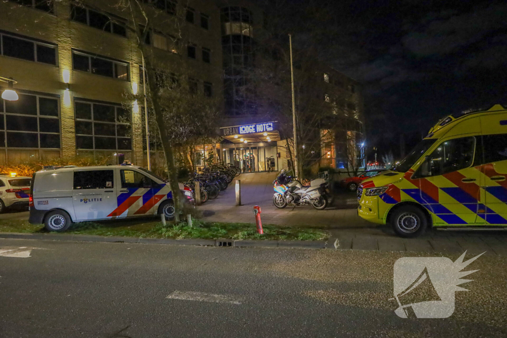 Grote politie-inzet bij hotel voor mogelijke steekincident