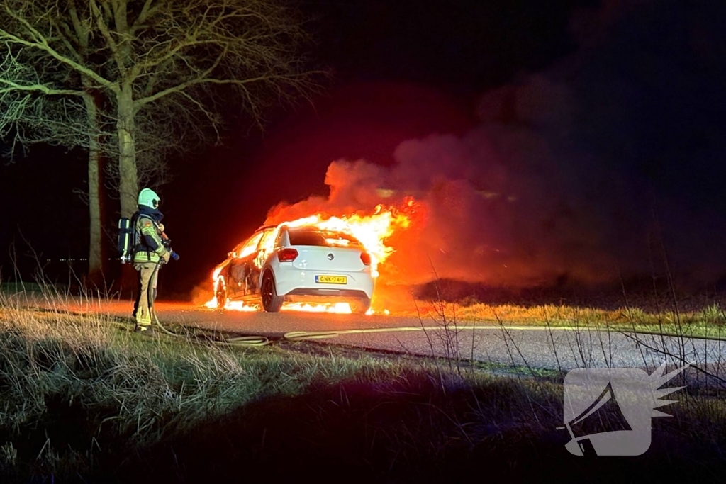 Voertuigbrand moeilijk te bestrijden