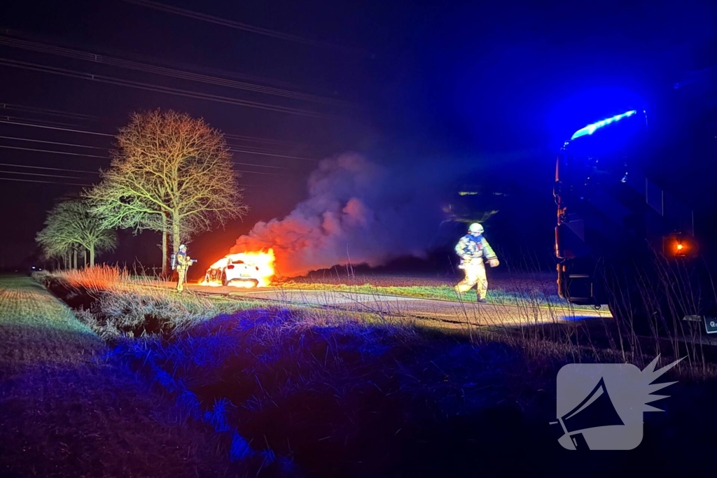 Voertuigbrand moeilijk te bestrijden