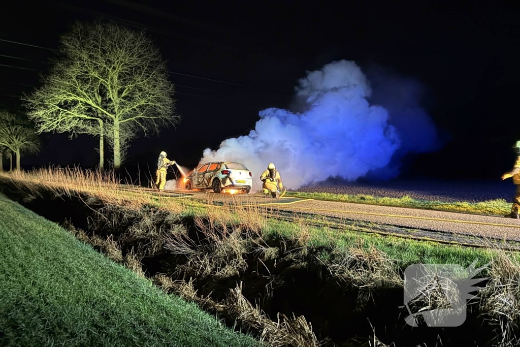 Voertuigbrand moeilijk te bestrijden