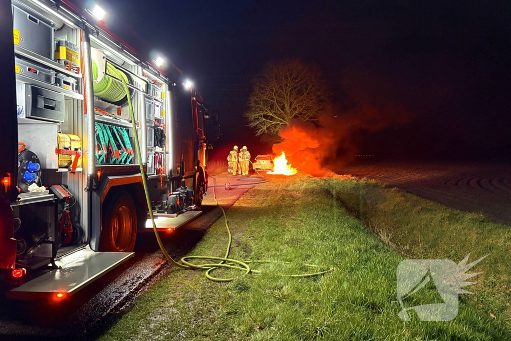 Voertuigbrand moeilijk te bestrijden