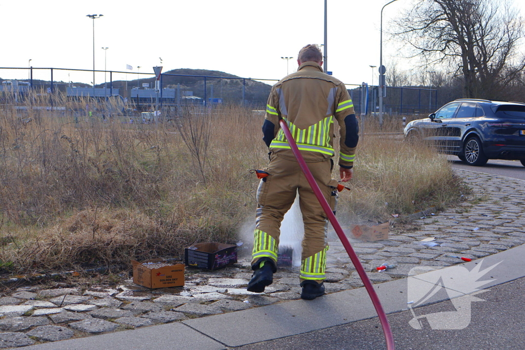 Flink stuk duin in brand, brandweer schaalt op
