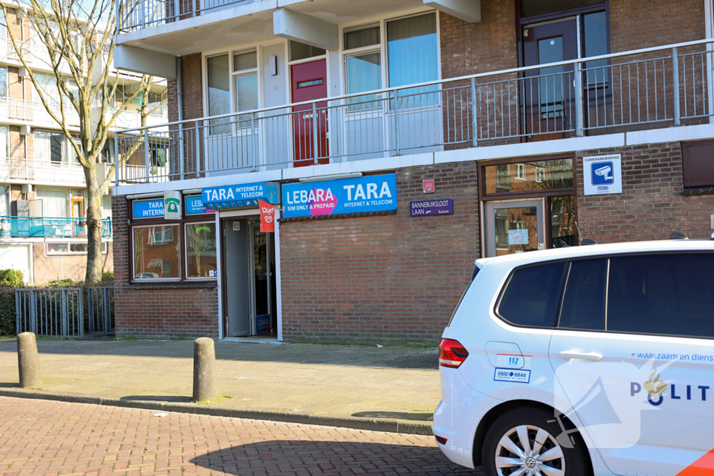 Vuurwapen getoond tijdens overval op telefoonzaak