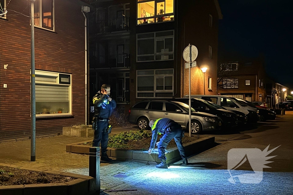 Explosie bij woning, politie onderzoekt incident