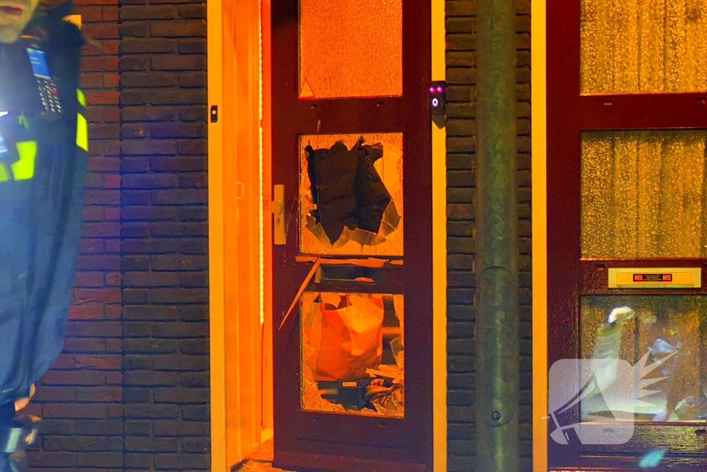 Explosie bij woning, politie onderzoekt incident