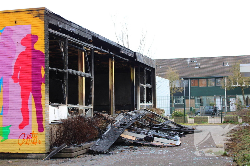 Schade aan buurthuis goed zichtbaar na grote brand