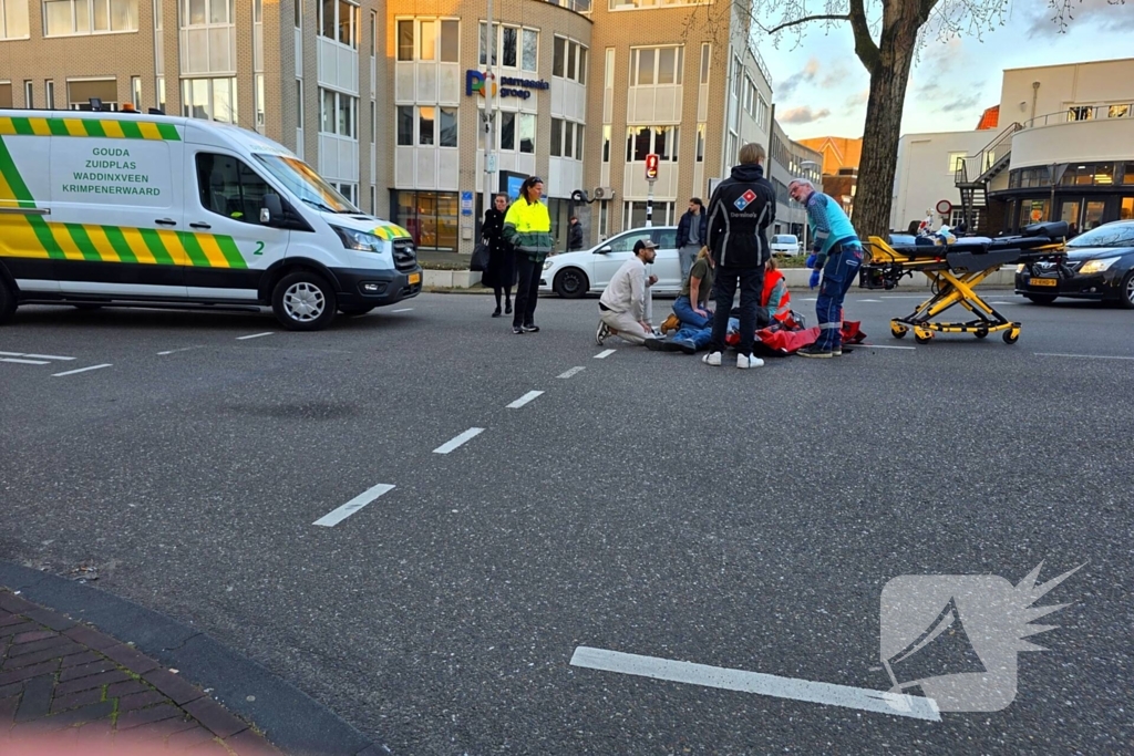 Scooterrijder gewond bij aanrijding met fietsbezorger