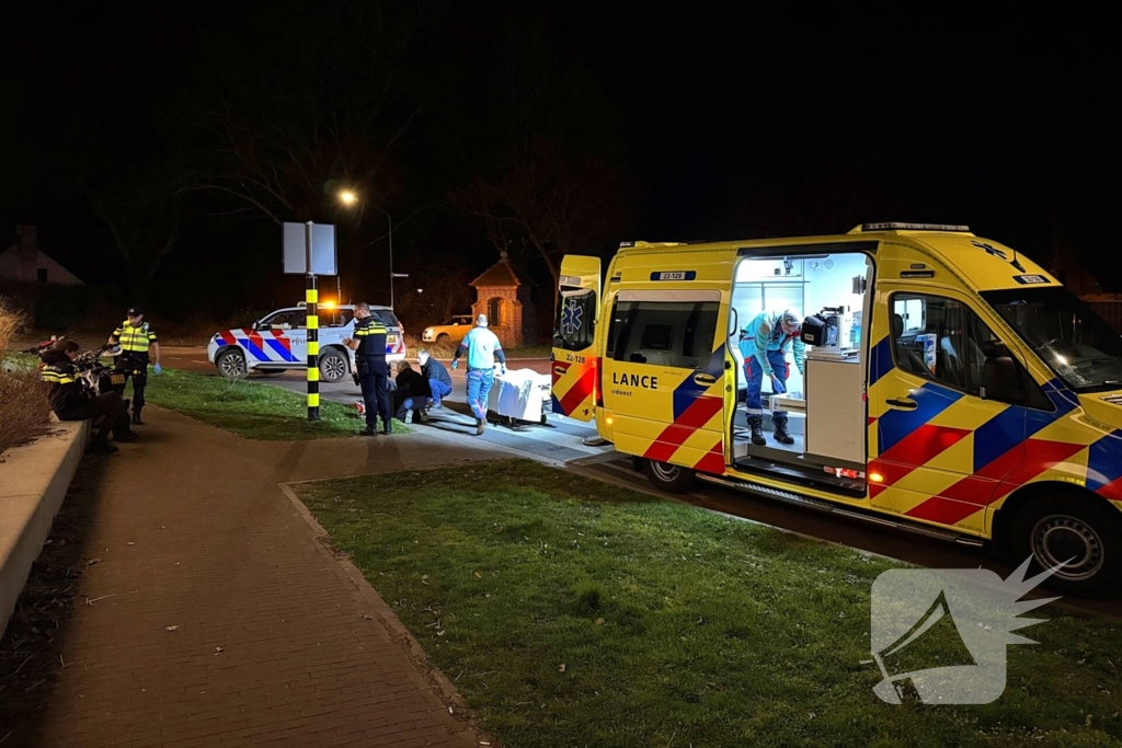 Twee brommerrijders gewond bij aanrijding voor zebrapad
