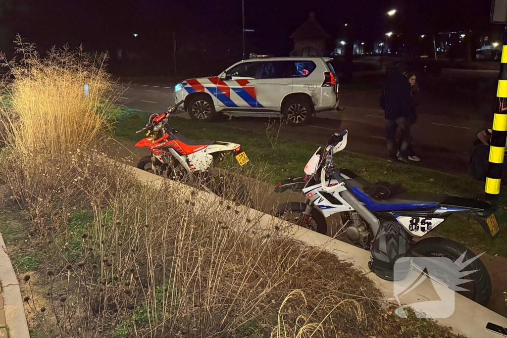 Twee brommerrijders gewond bij aanrijding voor zebrapad