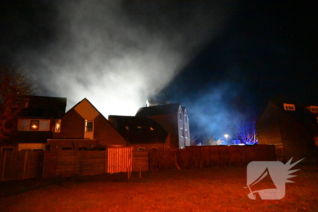 Persoon gered uit brandende woning